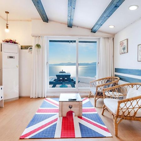 Soulmate Pension Namhae Exteriör bild